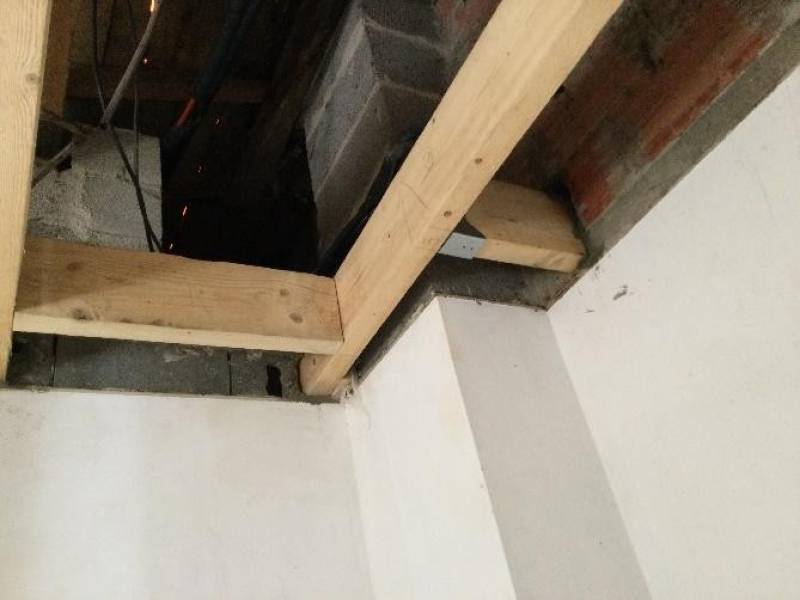 Création d’un solivage pour le plafond d’une future chambre à Parmain proche de l'Isle Adam